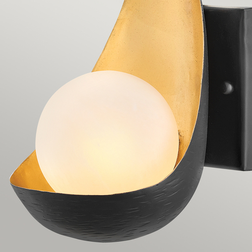 Jelölje be Quintiesse Ren fali lámpa matt fekete és arany gömbbúrával 1xG9 3W LED