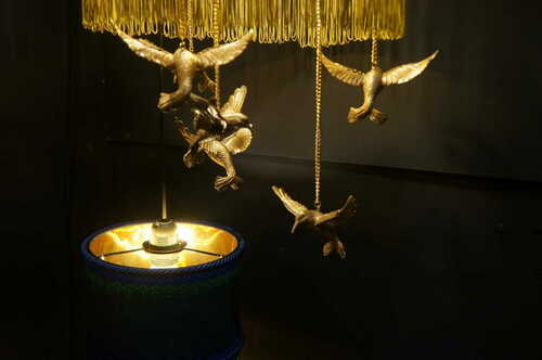 Jelölje be 6 darabos arany gyanta kolibri figura szett Las Plumas Figure M N°8 28 × 43 cm