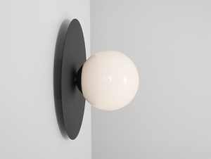 CustomForm SKIVA BALL S fali lámpa – fekete, opál lámpabúrával small 0