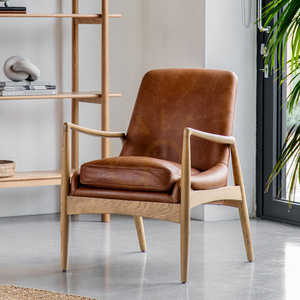Gallery Direct Carrera barna bőr fotel tölgyfa vázzal 68,5 × 72 × 82 cm small 1