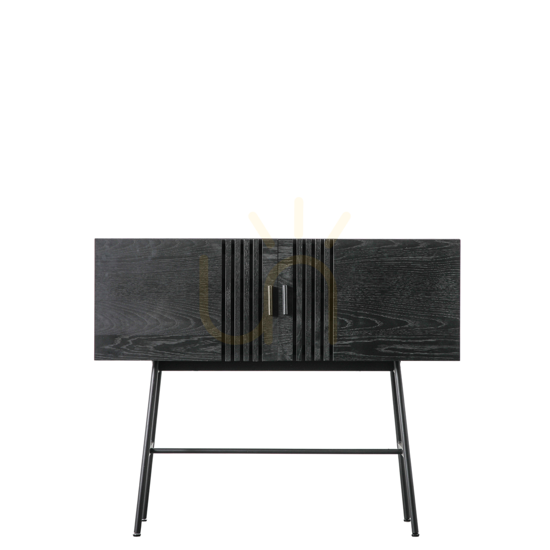Jelölje be Komód Gallery Direct Holsen 2 ajtós fekete tölgy furnér 120x42x97 cm Komód Gallery Direct Holsen 2 ajtós fekete tölgy furnér 120x42x97 cm