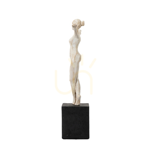 Balerina szobor piruett pózban Gallery Direct polirezin fekete-fehér 36 cm small 2