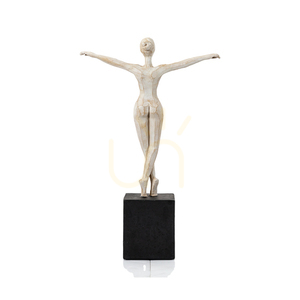 Balerina szobor piruett pózban Gallery Direct polirezin fekete-fehér 36 cm small 3