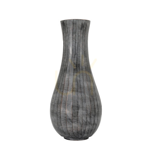 Jelölje be Váza Gallery Direct Enya alumínium antik szürke 14,5x14,5x33 cm