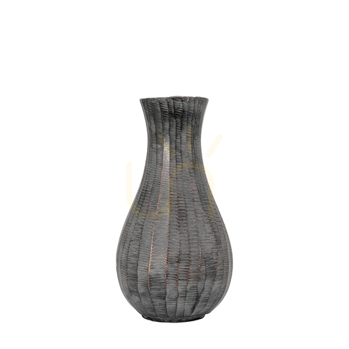 Jelölje be Váza Gallery Direct Enya antik szürke alumínium 12,5x12,5x23,5 cm