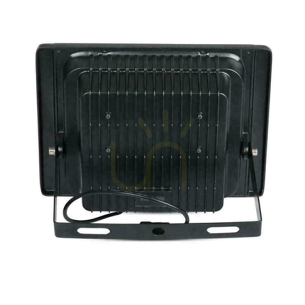 Kilátás V-TAC napelemes LED projektor 16W fekete IP65, távirányító, időzítő VT-40W 4000K 1050lm V-TAC napelemes LED projektor 16W fekete IP65, távirányító, időzítő VT-40W 4000K 1050lm