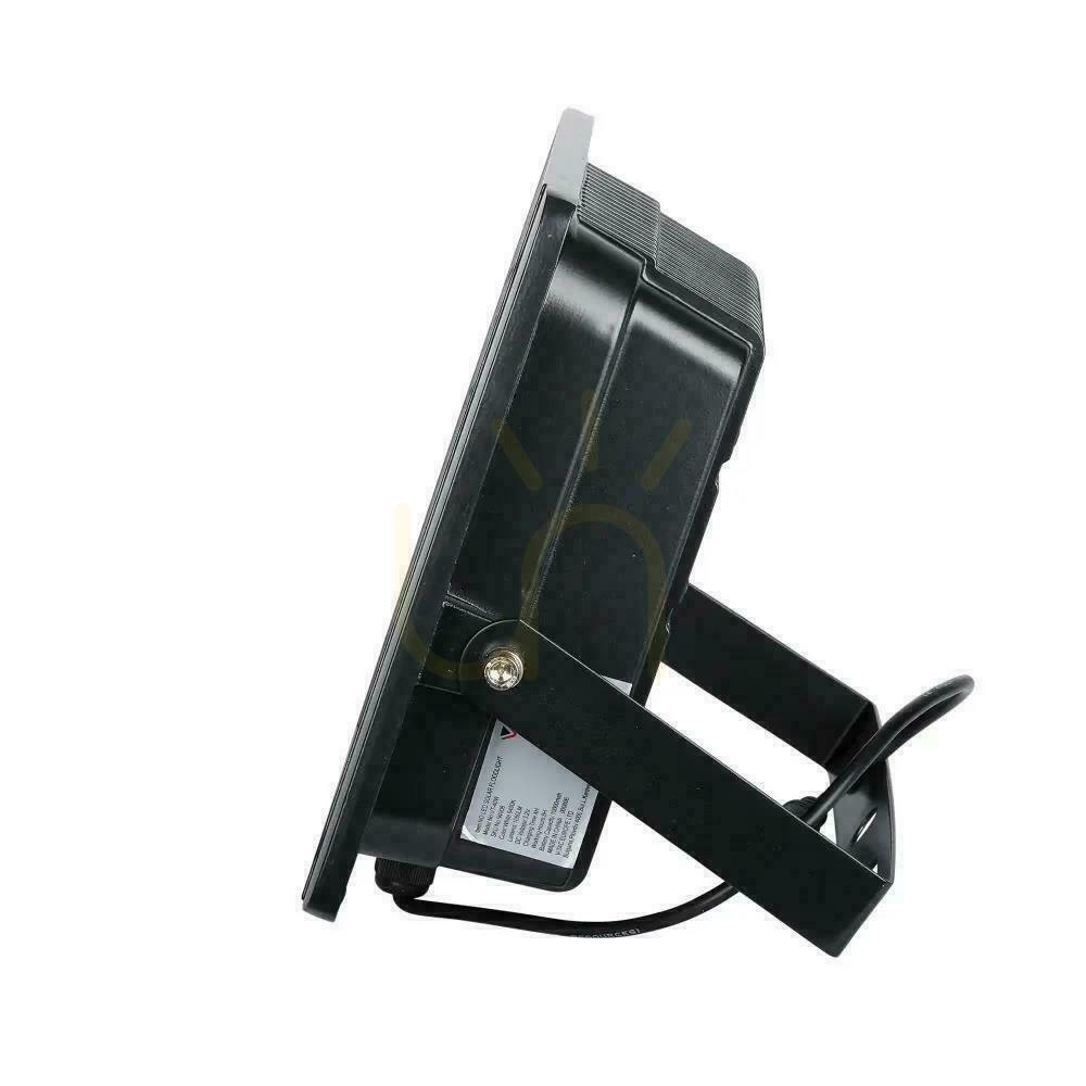 Jelölje be V-TAC napelemes LED projektor 16W fekete IP65, távirányító, időzítő VT-40W 4000K 1050lm V-TAC napelemes LED projektor 16W fekete IP65, távirányító, időzítő VT-40W 4000K 1050lm
