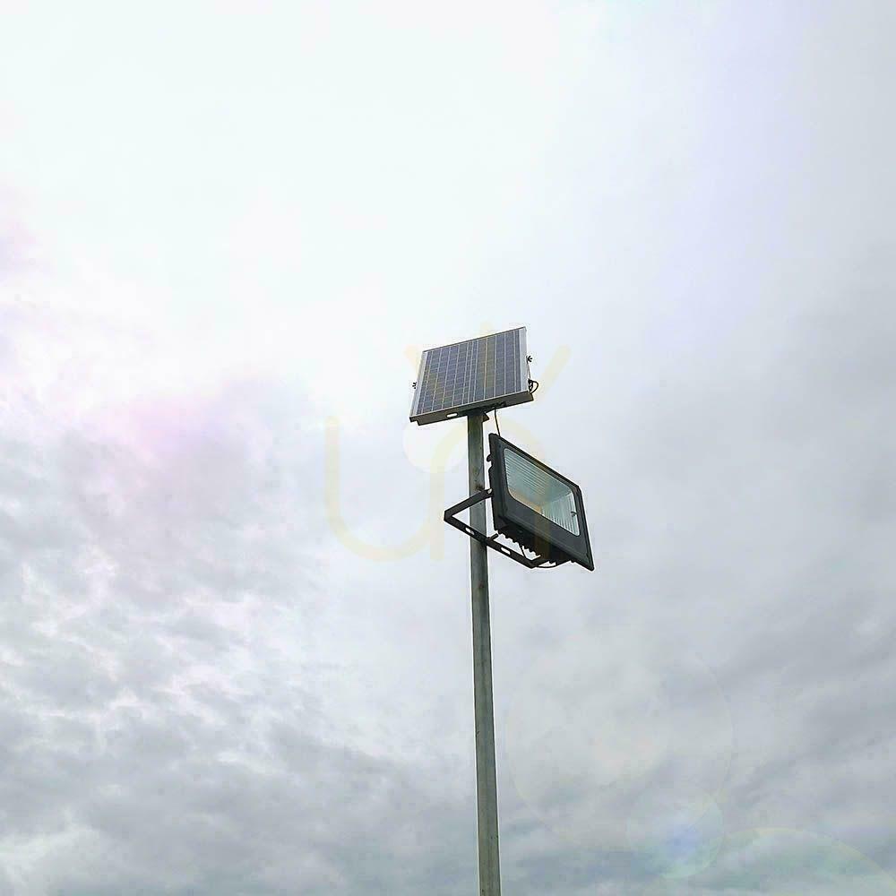 Előnézet V-TAC 20W Solar LED projektor fekete IP65, távirányítóval, időzítővel VT-60W 4000K 1650lm V-TAC 20W Solar LED projektor fekete IP65, távirányítóval, időzítővel VT-60W 4000K 1650lm