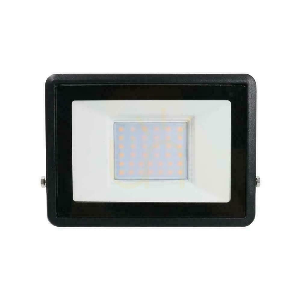 Kilátás V-TAC 30W SAMSUNG CHIP LED projektor fekete MUFa VT-138 6500K 2340lm 5 év garancia V-TAC 30W SAMSUNG CHIP LED projektor fekete MUFa VT-138 6500K 2340lm 5 év garancia
