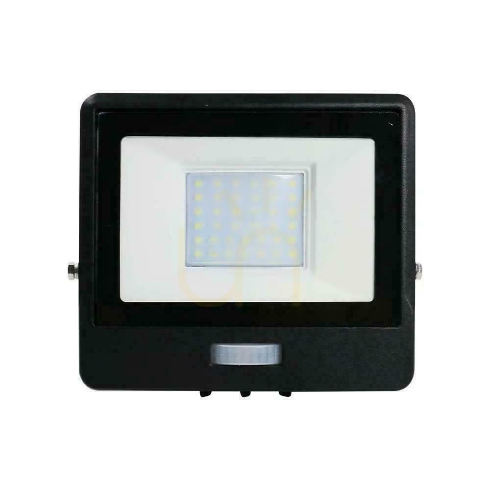 Kilátás LED projektor V-TAC 30W SAMSUNG CHIP mozgásérzékelő fekete MUFa VT-138S 3000K 2340lm 5 év garancia LED projektor V-TAC 30W SAMSUNG CHIP mozgásérzékelő fekete MUFa VT-138S 3000K 2340lm 5 év garancia