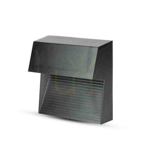 Jelölje be Falra szerelhető 3W LED V-TAC fekete négyzet 230V IP65 VT-1172-B 4000K 210lm.