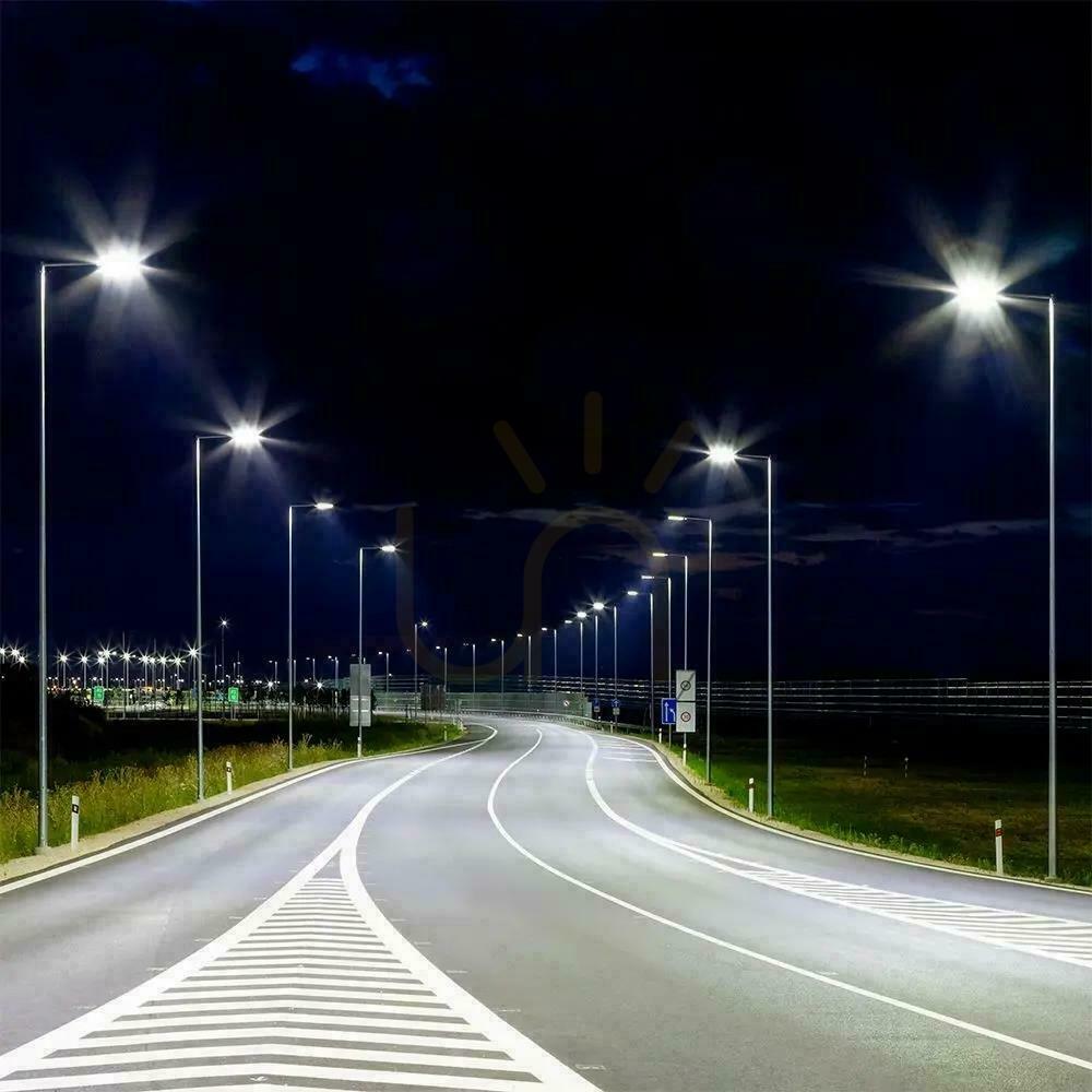 Kilátás V-TAC SAMSUNG CHIP LED utcai lámpatest vezérléssel és fényérzékelővel 150W 120Lm/W VT-169ST-S 6500K 16500lm 5 év garancia 5 év garancia V-TAC SAMSUNG CHIP LED utcai lámpatest vezérléssel és fényérzékelővel 150W 120Lm/W VT-169ST-S 6500K 16500lm 5 év garancia 5 év garancia