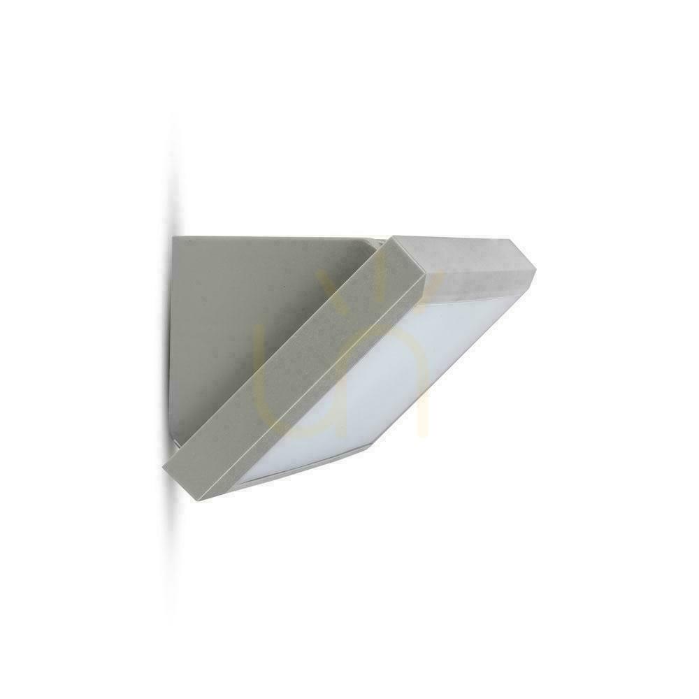 Jelölje be V-TAC 12W LED ferde szürke IP65 VT-8054-N 3000K 1250lm fali lámpatest. V-TAC 12W LED ferde szürke IP65 VT-8054-N 3000K 1250lm fali lámpatest.