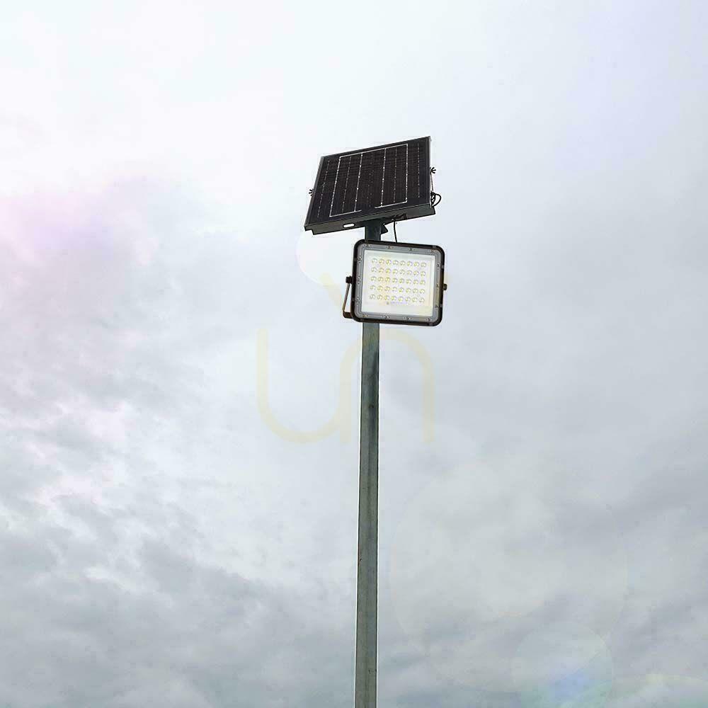 Kilátás V-TAC 6W-os napelemes LED projektor távirányító, AUTO, időzítő, IP65 Fekete VT-40W 6400K 400lm V-TAC 6W-os napelemes LED projektor távirányító, AUTO, időzítő, IP65 Fekete VT-40W 6400K 400lm