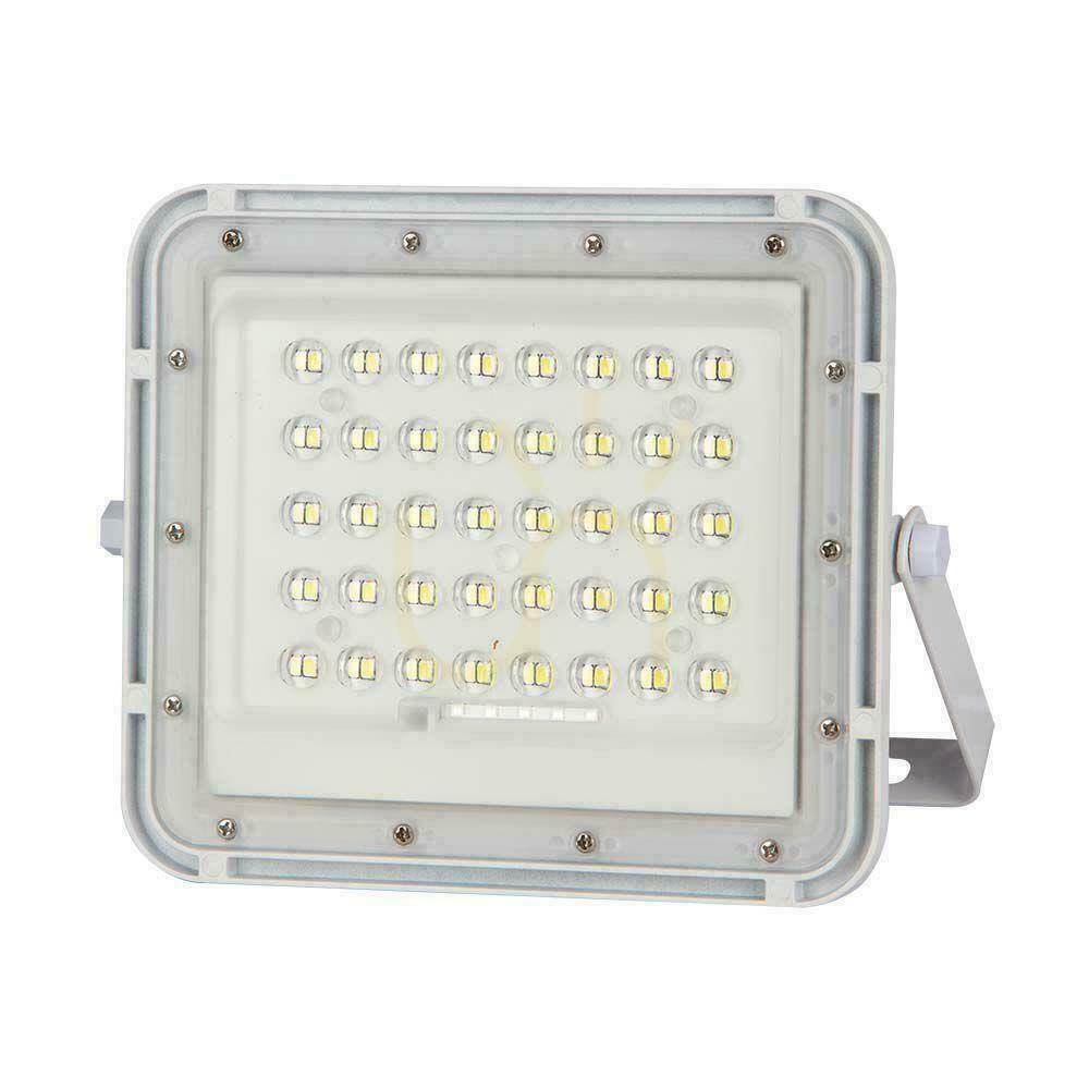 Kilátás V-TAC 6W-os napelemes LED projektor távirányító, AUTO, időzítő, IP65 fehér VT-40W-W 4000K 400lm. V-TAC 6W-os napelemes LED projektor távirányító, AUTO, időzítő, IP65 fehér VT-40W-W 4000K 400lm.