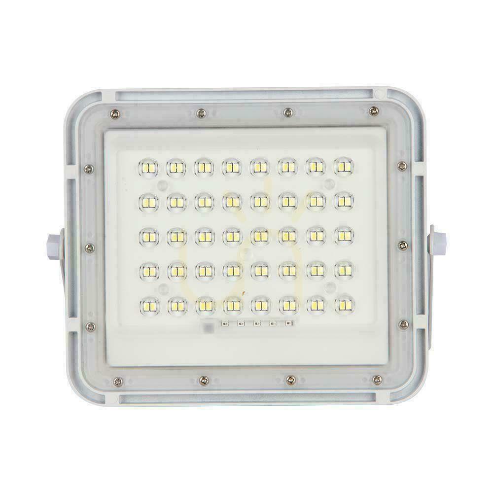 Előnézet V-TAC 10W-os napelemes LED projektor távirányító, AUTO, időzítő, IP65 fehér VT-80W-W 6400K 800lm. V-TAC 10W-os napelemes LED projektor távirányító, AUTO, időzítő, IP65 fehér VT-80W-W 6400K 800lm.