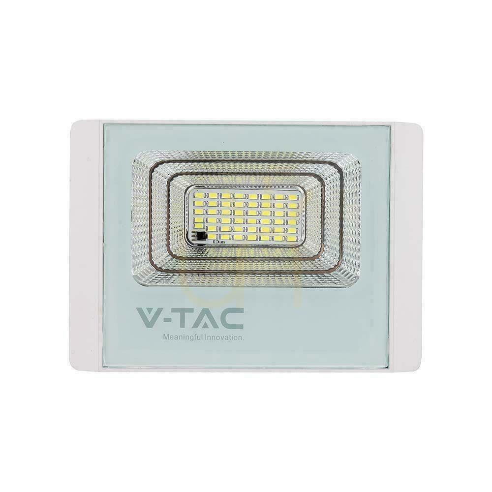 Kijelző V-TAC 20W fehér IP65 napelemes LED projektor, távirányító, időzítő VT-60W 4000K 1650lm. V-TAC 20W fehér IP65 napelemes LED projektor, távirányító, időzítő VT-60W 4000K 1650lm.