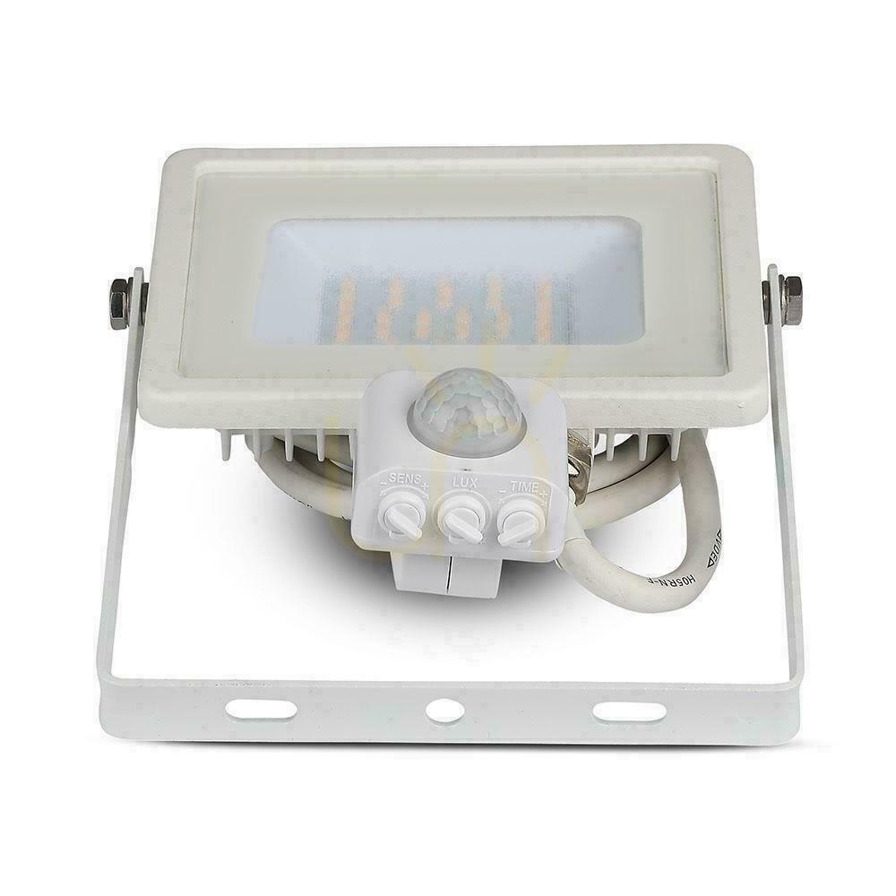 Kilátás LED projektor V-TAC 30W SAMSUNG CHIP Mozgásérzékelő Cut-OFF funkció Fehér VT-30-S-W 4000K 2400lm 5 év garancia LED projektor V-TAC 30W SAMSUNG CHIP Mozgásérzékelő Cut-OFF funkció Fehér VT-30-S-W 4000K 2400lm 5 év garancia