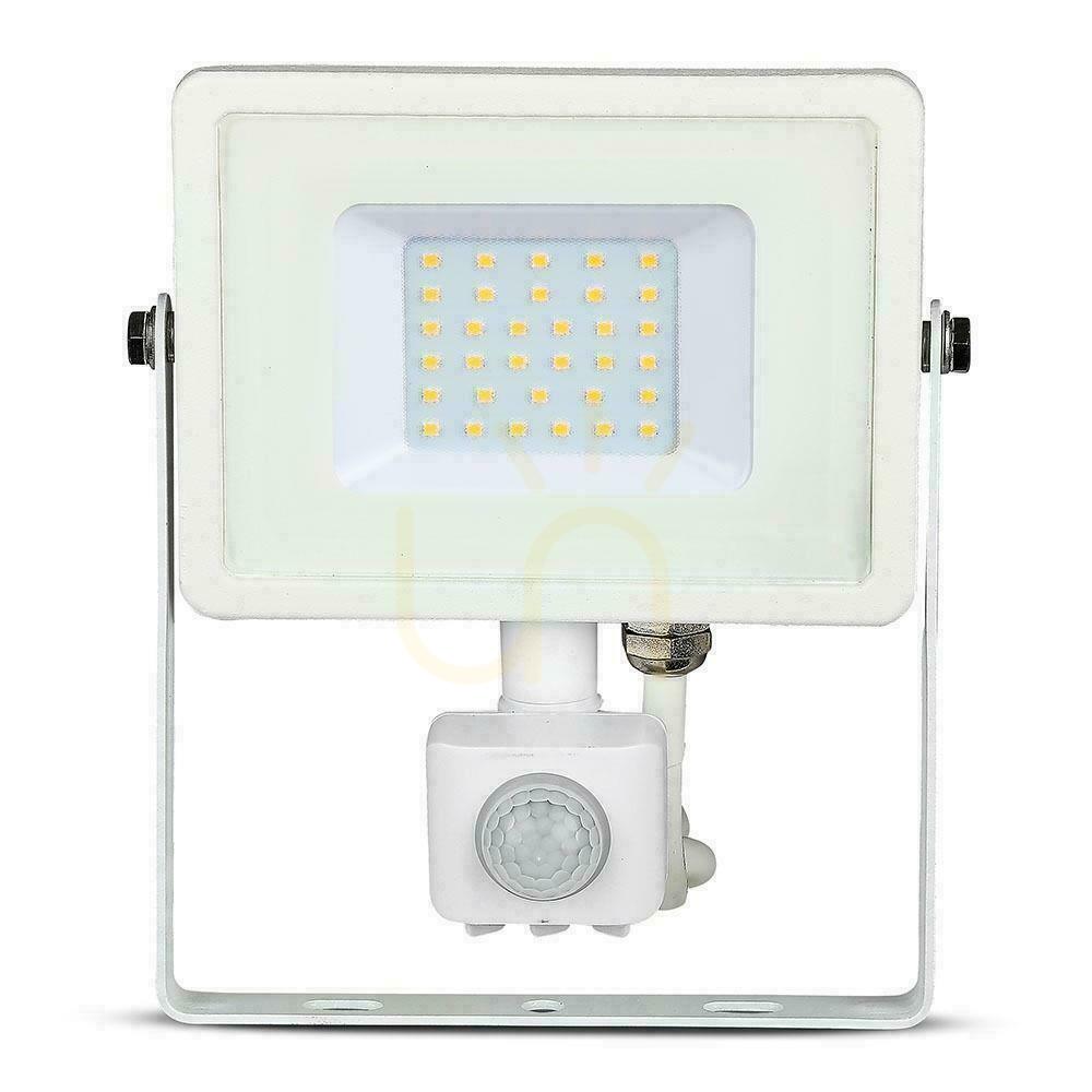 Jelölje be LED projektor V-TAC 30W SAMSUNG CHIP Mozgásérzékelő Cut-OFF funkció Fehér VT-30-S-W 4000K 2400lm 5 év garancia LED projektor V-TAC 30W SAMSUNG CHIP Mozgásérzékelő Cut-OFF funkció Fehér VT-30-S-W 4000K 2400lm 5 év garancia