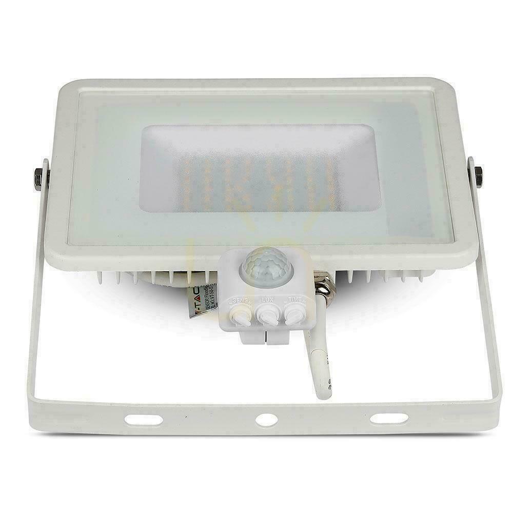 Kilátás LED projektor V-TAC 50W SAMSUNG CHIP Mozgásérzékelő Cut-OFF funkció Fehér VT-50-S-W 3000K 4000lm 5 év garancia LED projektor V-TAC 50W SAMSUNG CHIP Mozgásérzékelő Cut-OFF funkció Fehér VT-50-S-W 3000K 4000lm 5 év garancia