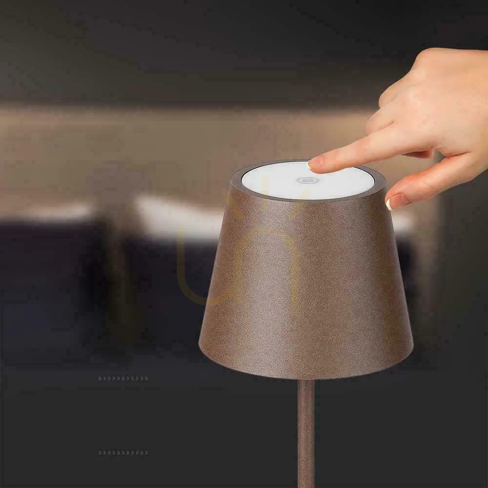 Előadás V-TAC 1.5W LED-es asztali éjszakai lámpa töltés Dimmelhető IP54 bronz, Corten VT-7997 3000K 150lm V-TAC 1.5W LED-es asztali éjszakai lámpa töltés Dimmelhető IP54 bronz, Corten VT-7997 3000K 150lm