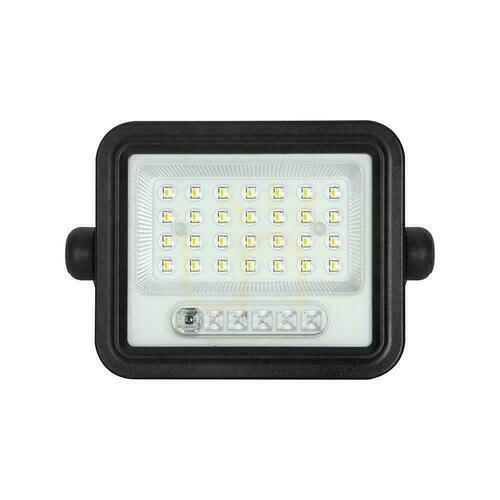 Jelölje be V-TAC 50W CCT napelemes LED projektor távvezérlésű automatikus időzítő IP65 fekete VT-54W 700lm 3 év garancia