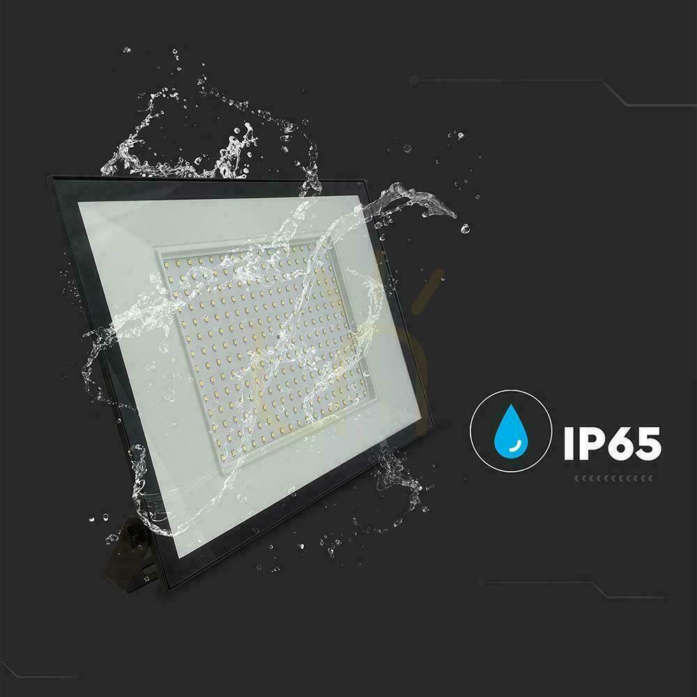 Kilátás V-TAC 200W LED SMD projektor 6400K fekete VT-44208 6500K 16450lm. V-TAC 200W LED SMD projektor 6400K fekete VT-44208 6500K 16450lm.