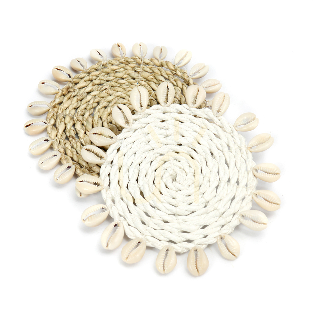 Kijelző Bazar Bizar Seagrass Shell natúr poháralátét, 12 × 12 cm Bazar Bizar Seagrass Shell natúr poháralátét, 12 × 12 cm