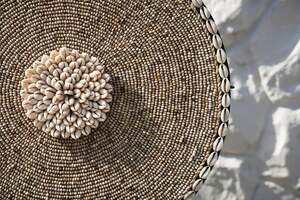 Bazar Bizar Guadeloupe kagylódísz állványon, natúr fehér, 55 cm small 8