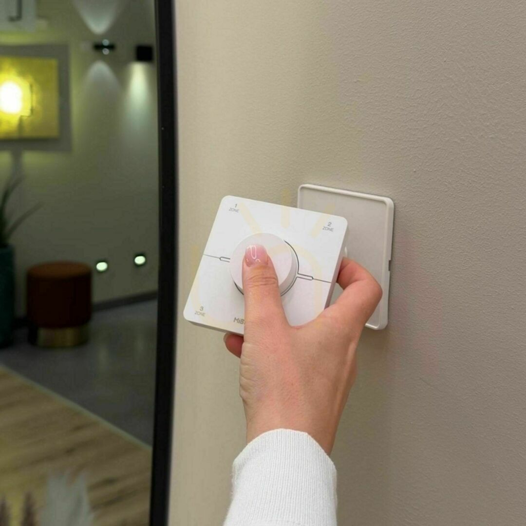 Előnézet Fényerő-szabályozó szett s.luce Smart-Dim-Set, 4 zónás, 230 V, fehér, távirányítóval Fényerő-szabályozó szett s.luce Smart-Dim-Set, 4 zónás, 230 V, fehér, távirányítóval